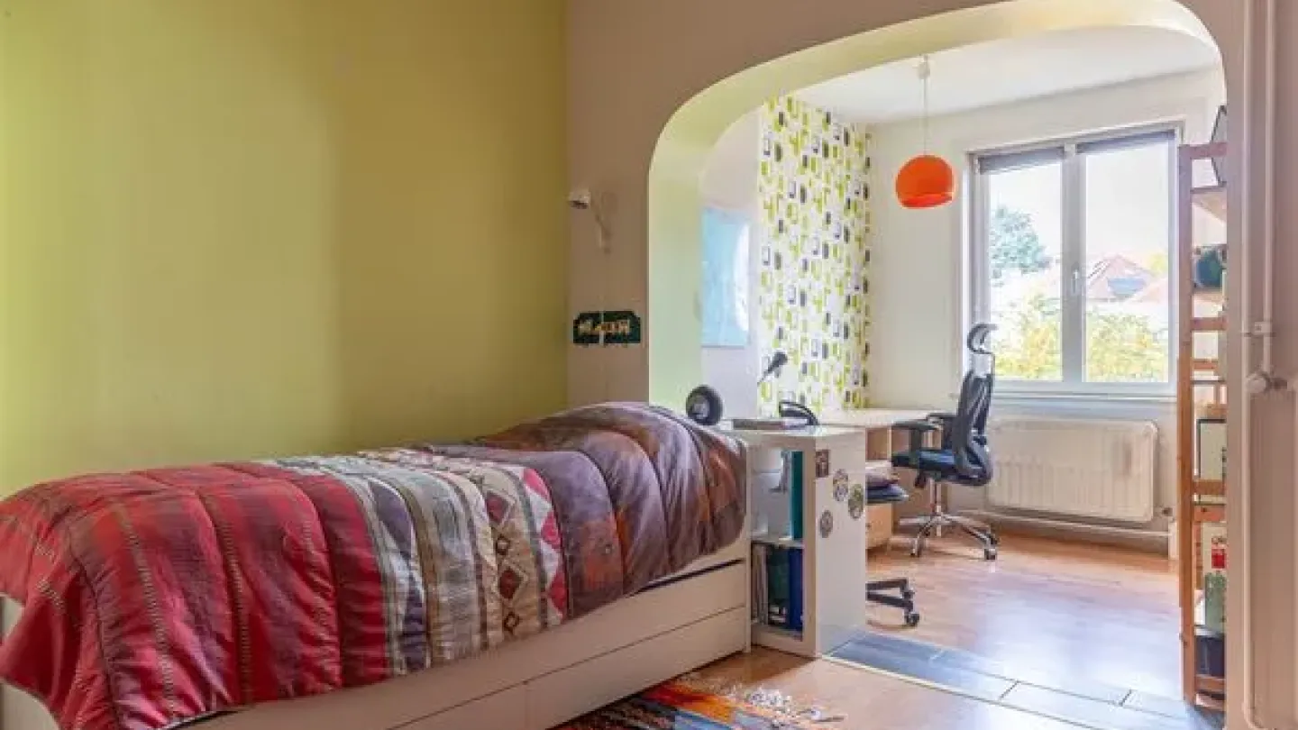 Charming 3-Bed Semi-Detached House with Garden in Anderlecht - Image 4