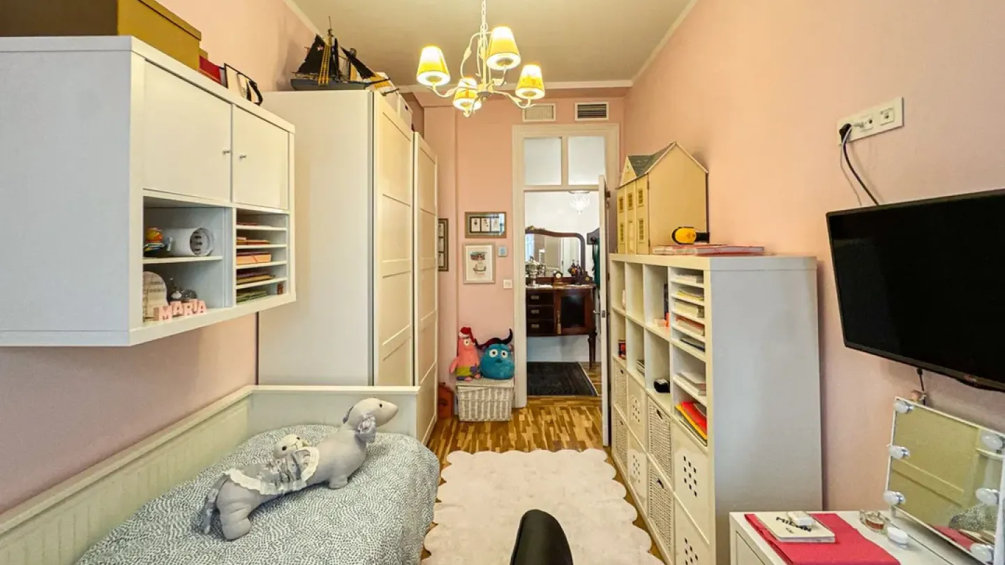 Historic Apartment in Almería - 3 Bedrooms, 2 Bathrooms, Elevator - Image 2