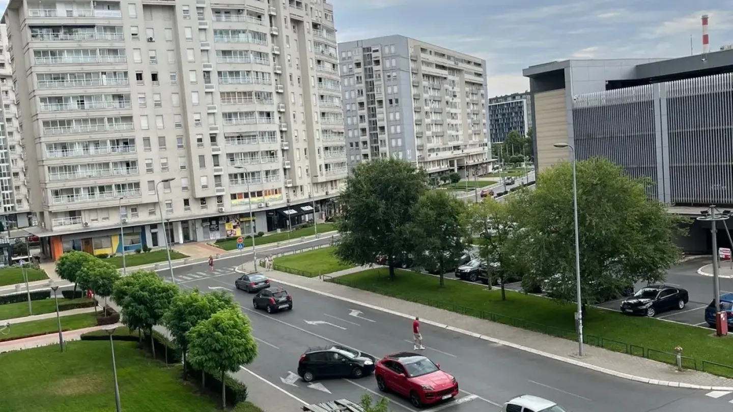 Spacious 2-Bedroom Apartment in Belvil, Novi Beograd - €750 - Image 2