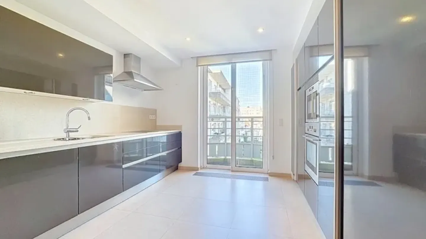 Spacious Brussels Penthouse Triplex with Rooftop Terrace & Parking - Image 1