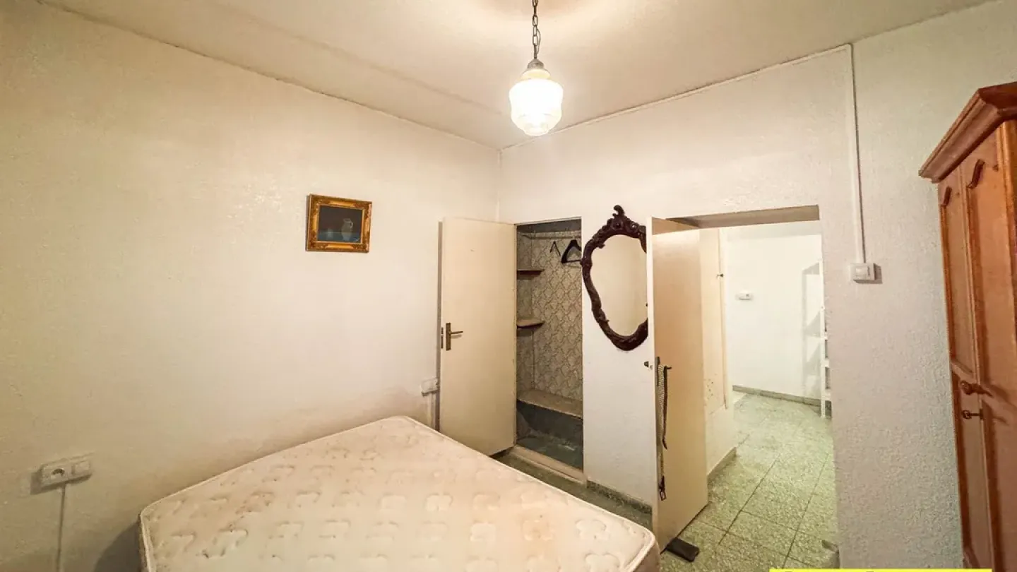 Spacious 3-Bedroom Apartment with Terrace in Growing Almería Area - Image 3