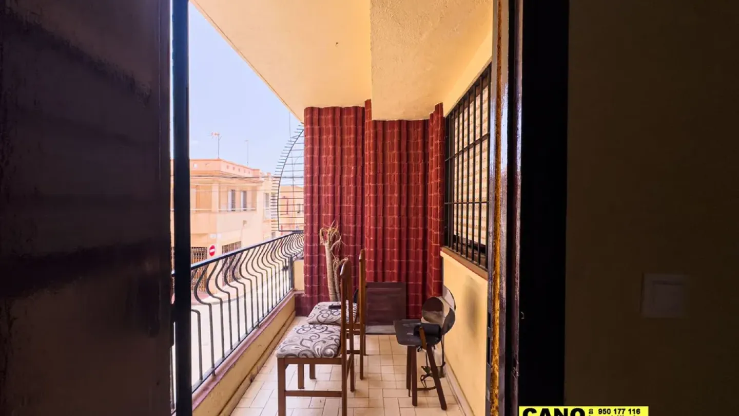 Spacious 4-Bedroom Apartment in Sunny Roquetas de Mar, Spain - Image 4