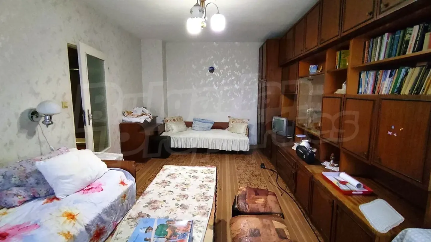 Spacious 1-Bedroom Apartment with Separate Kitchen – Stara Zagora - Image 5