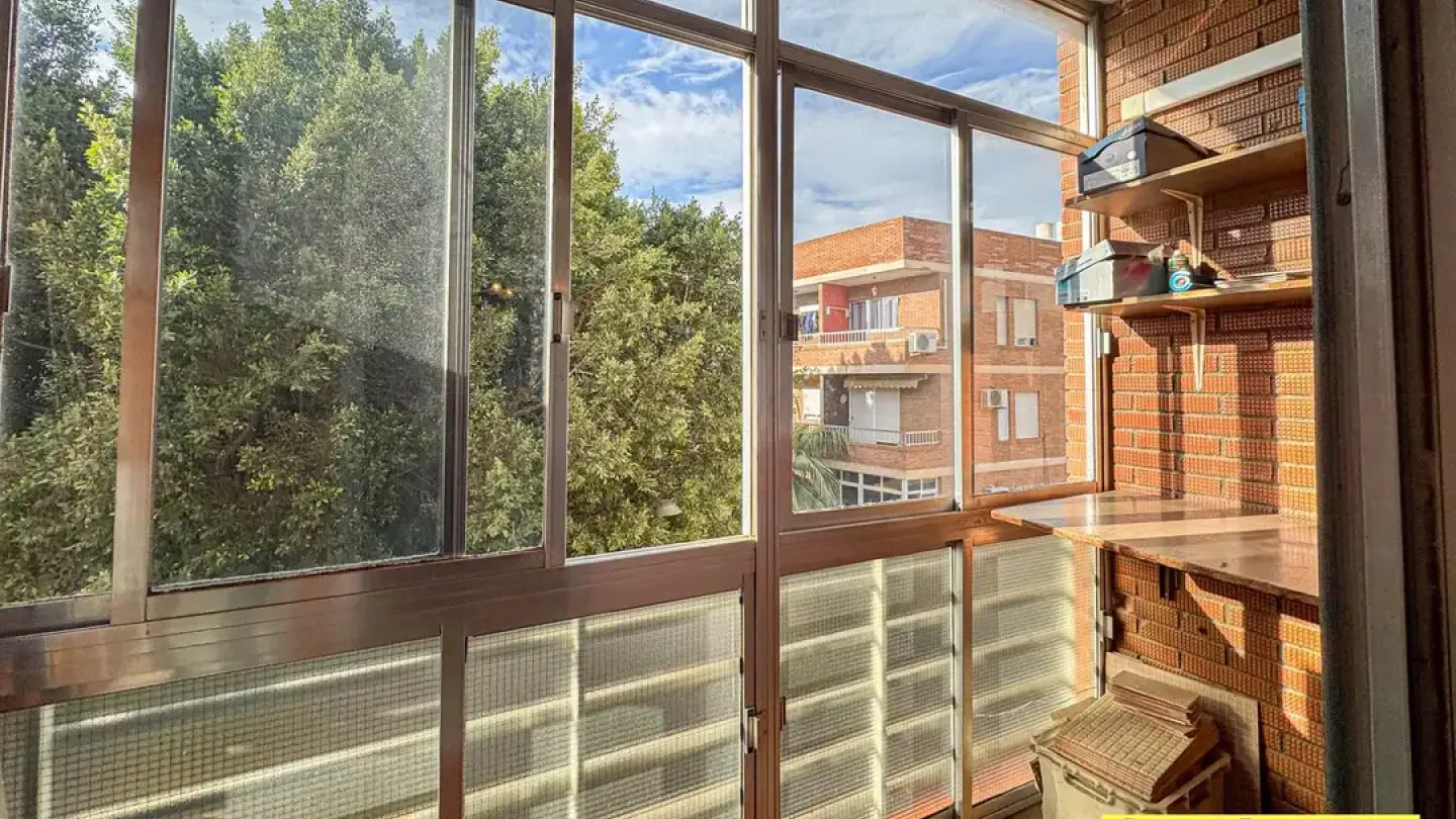 Bright 3-Bedroom Apartment with Terrace in Almería, Spain - Image 3