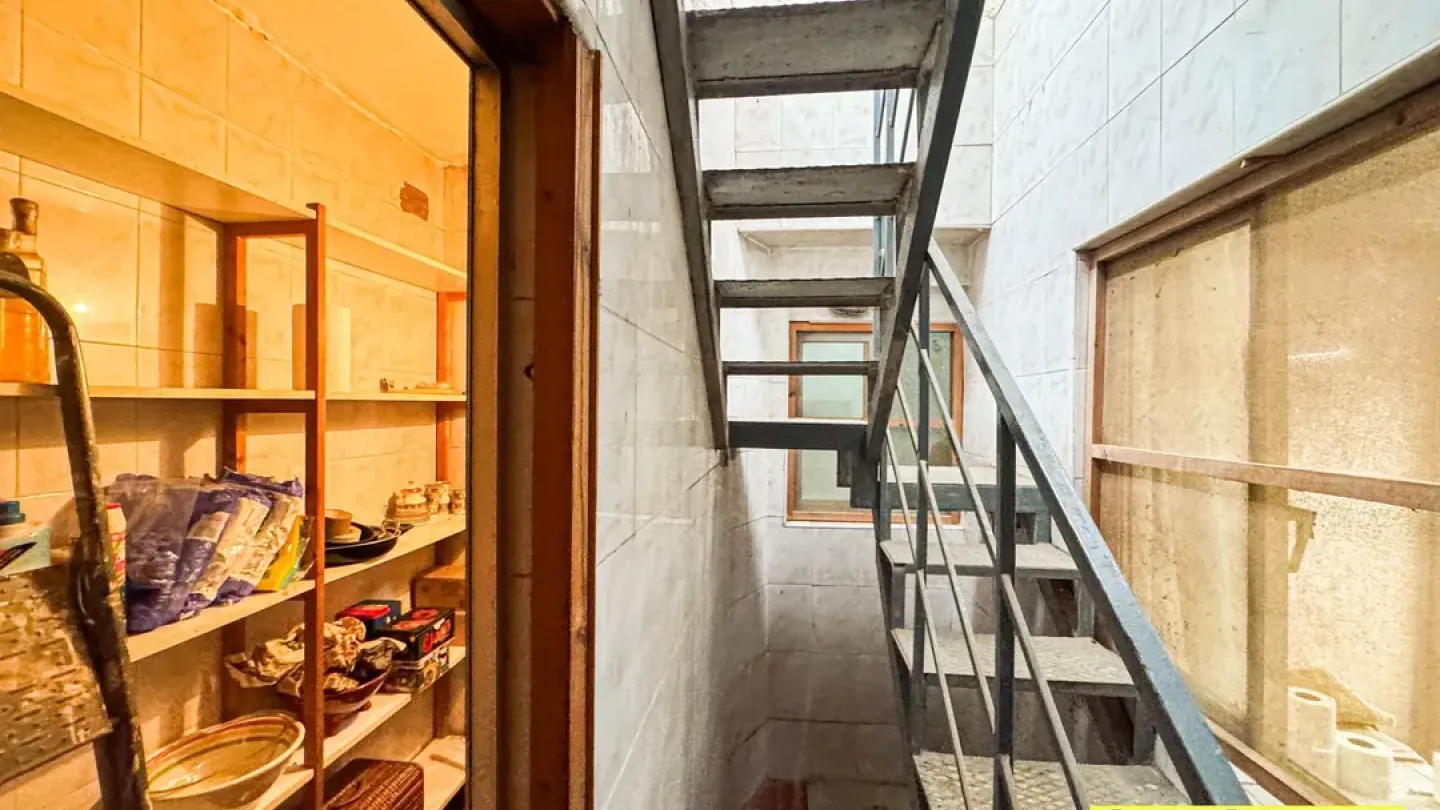 Spacious 3-Bedroom Apartment with Terrace in Growing Almería Area - Image 4