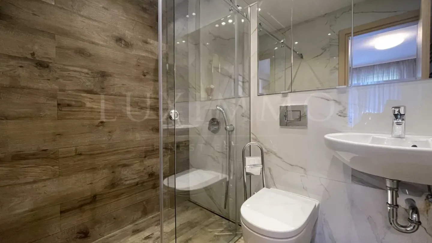 Spacious 2-Bedroom Apartment w/ Parking in Flora Park, Sofia - Image 3