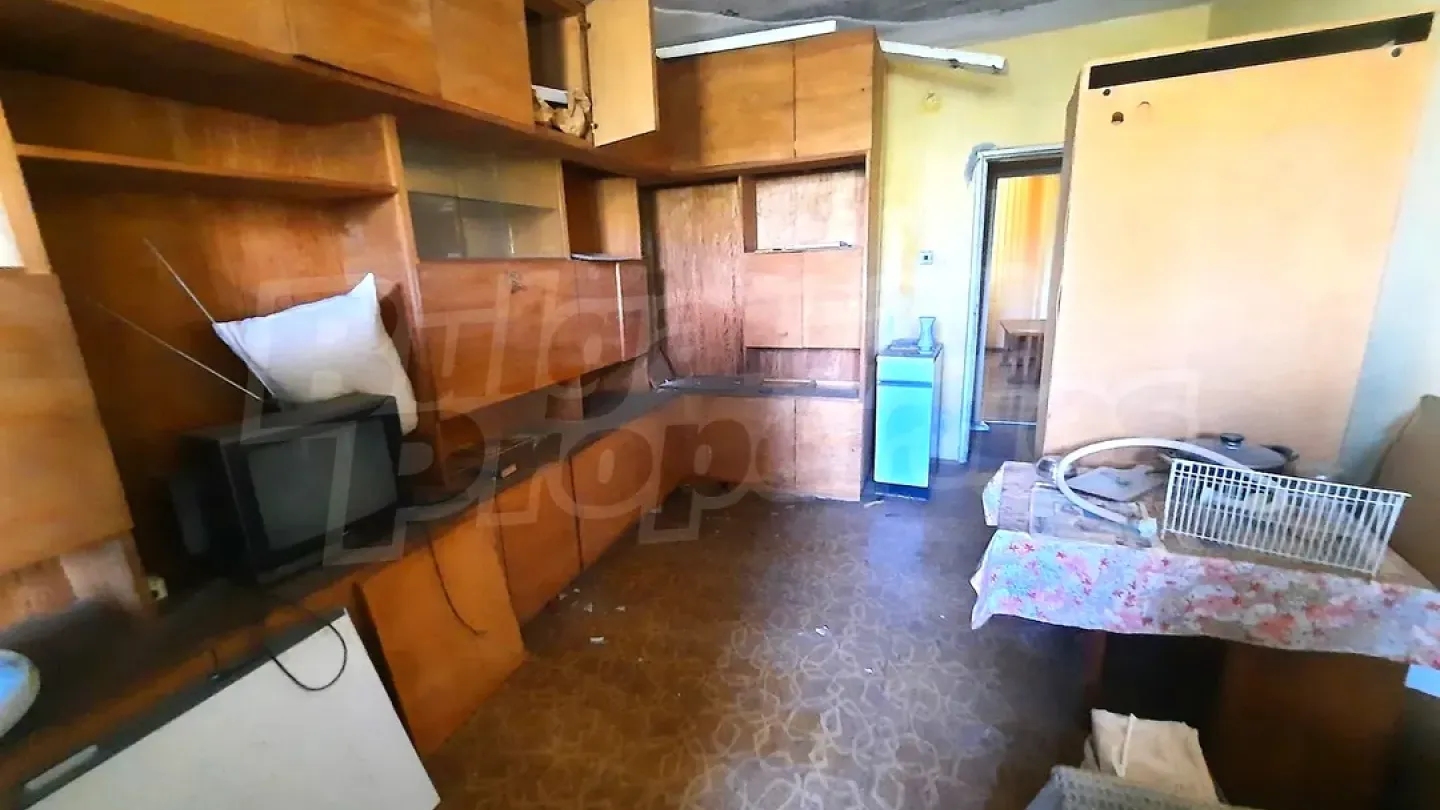 Spacious 2-Bedroom Apartment in Burgas - Izgrev, Renovate to Your Taste - Image 1