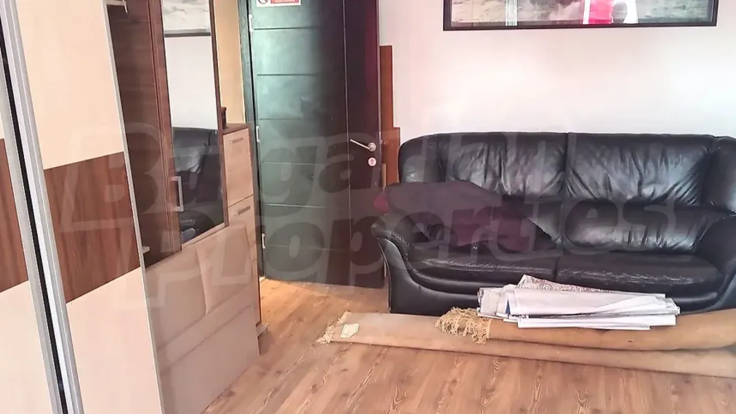 Spacious, Fully Furnished Apartment Near Medical University in Varna - Image 3