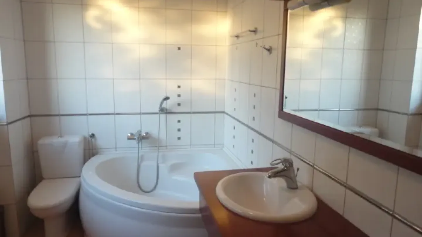 Spacious House with 5 Bedrooms Near Topčiderska Zvezda - Image 3