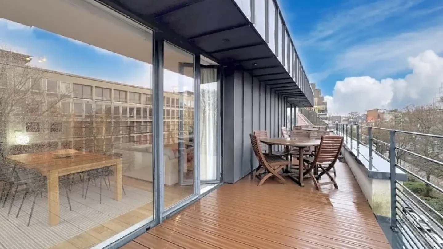 Luxurious Brussels Penthouse with Park Views – Spacious & Fully Furnished - Image 3