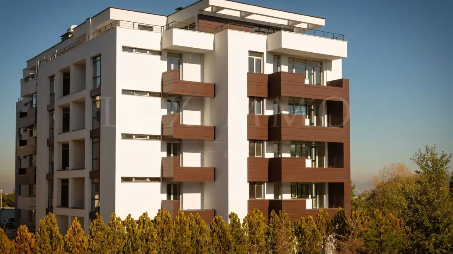 Spacious One-Bedroom Apartment Near Cable Car & Park - Image 1