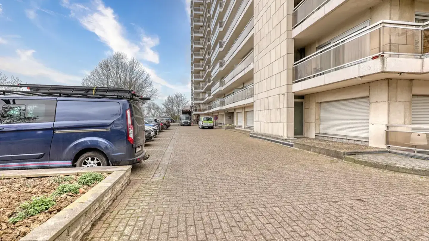 Spacious Studio with Terrace & Atomium View in Brussels - 40m² - Image 1