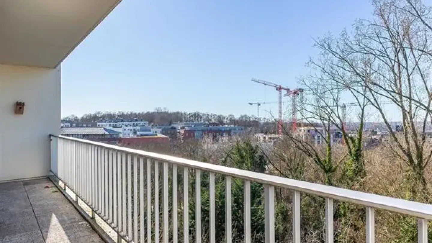 Spacious Corner Apartment with Terraces and Garage Near Calvoet Station - Image 1
