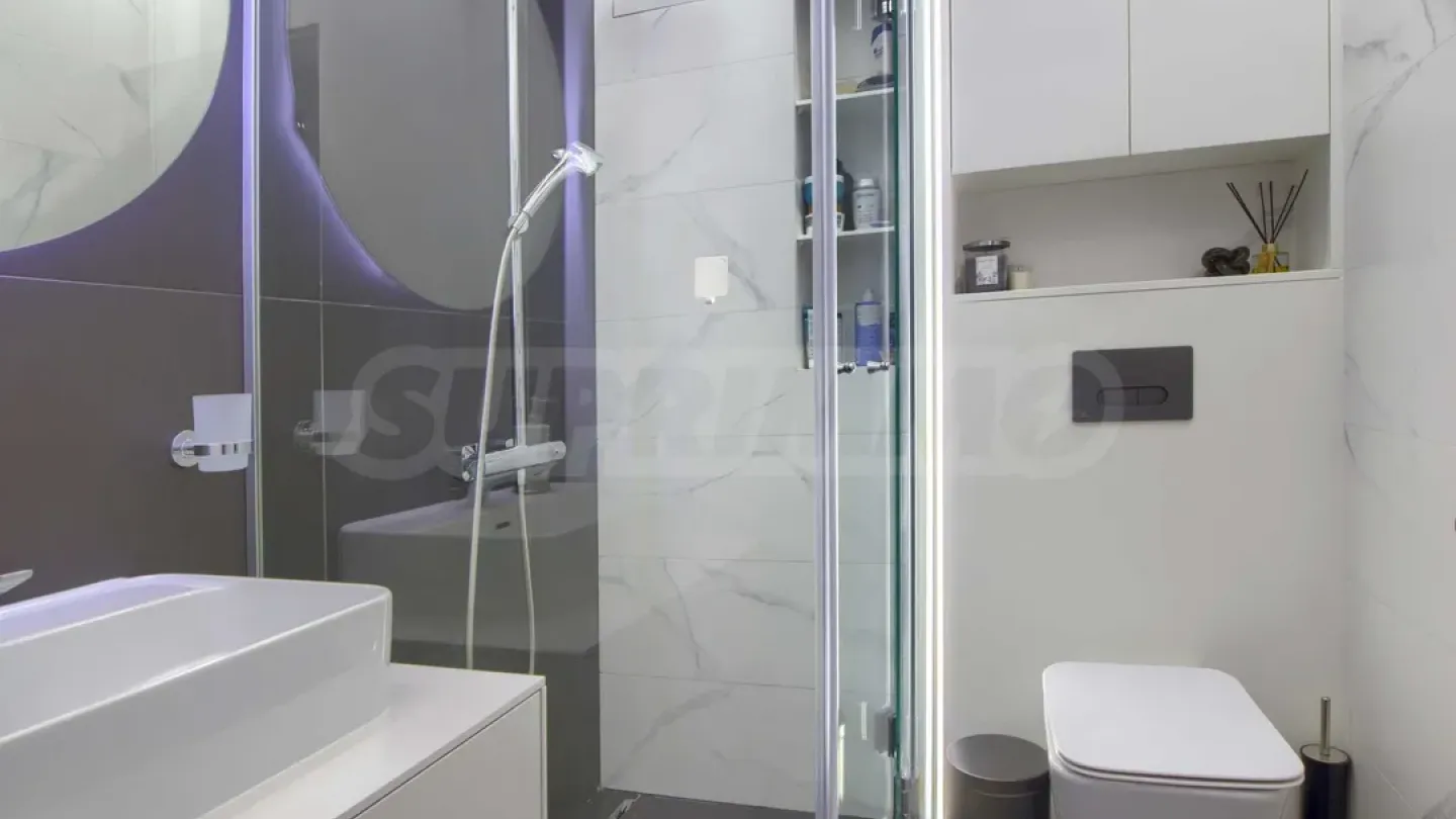 Stylish Two-Bedroom Apartment in Secure Complex, Plovdiv - Image 2