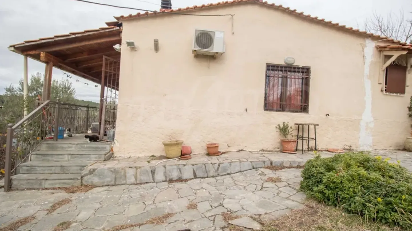 Charming House in Kallithea, Greece - Perfect for Family Living - Image 2