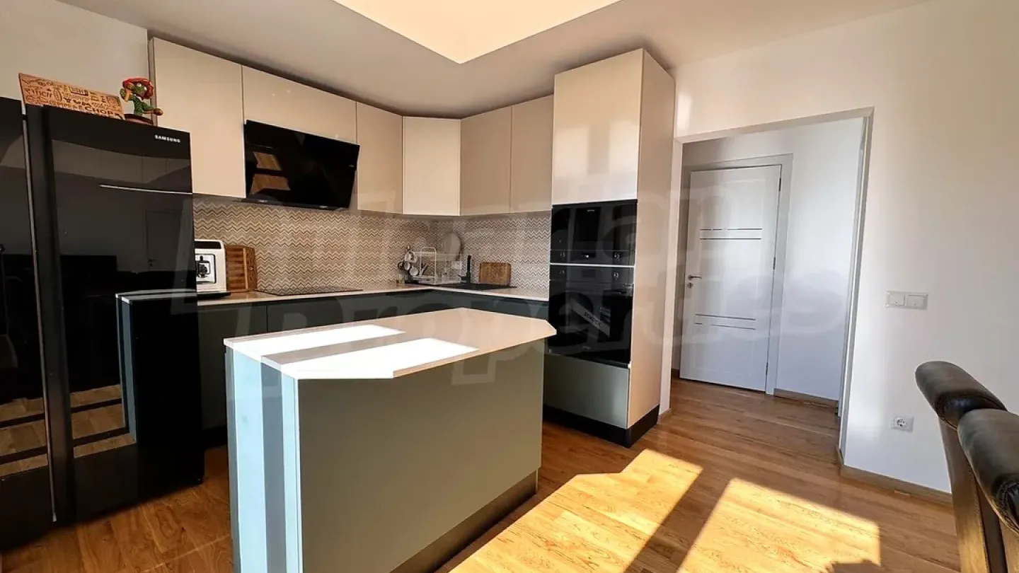 Spacious 3-Bed Apartment in Briz, Varna – Garden & Garage - Image 3