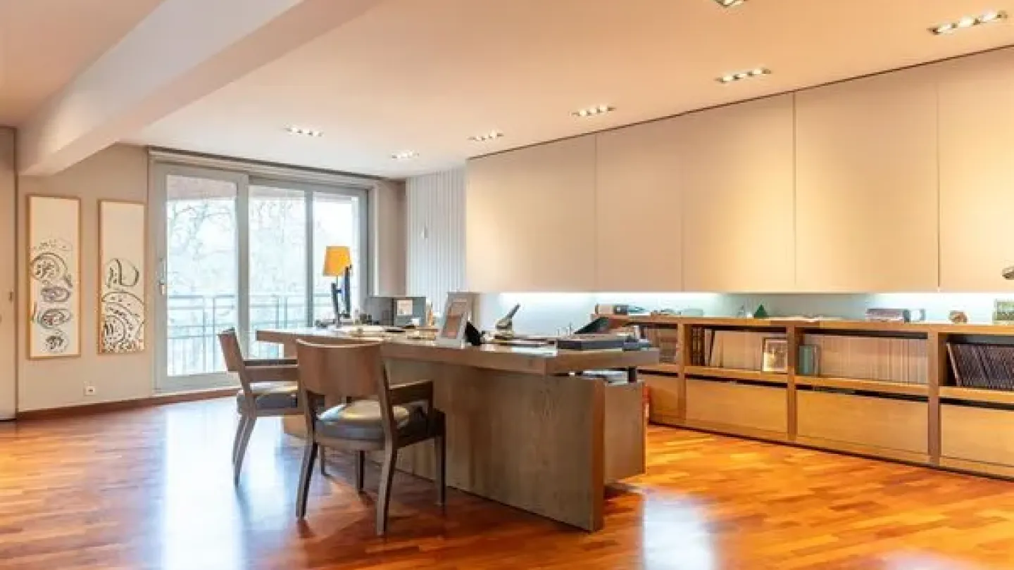 Spacious 3-Bedroom Apartment with Parking in Winston Churchill, Ukkel - Image 1