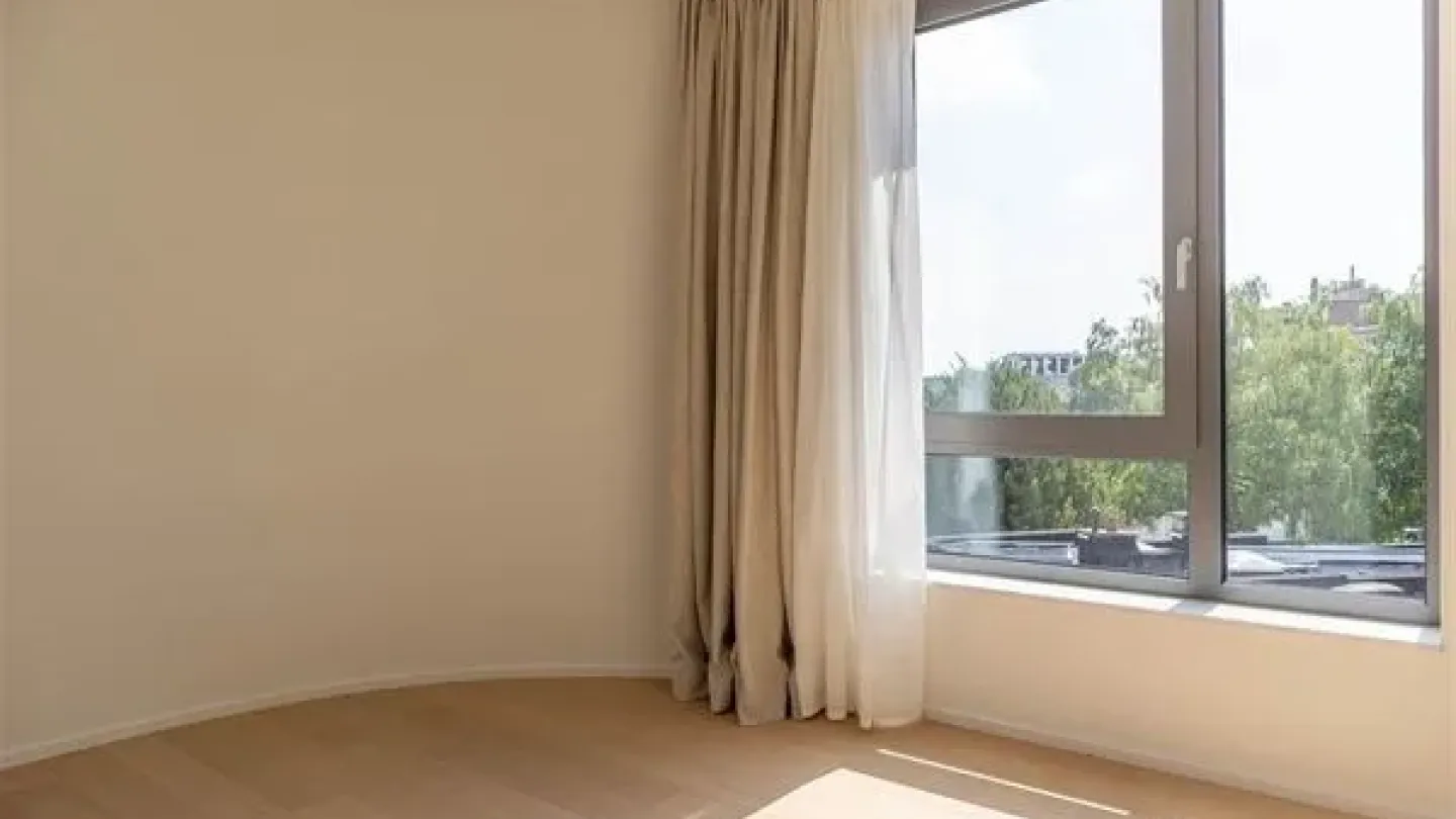 Spacious South-Facing Penthouse with Terrace in Ukkel, Belgium - Image 4