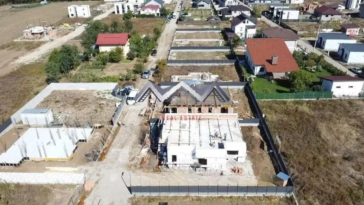 Spacious House with Land in Balotești - 3 Bedrooms, 2 Bathrooms - Image 1