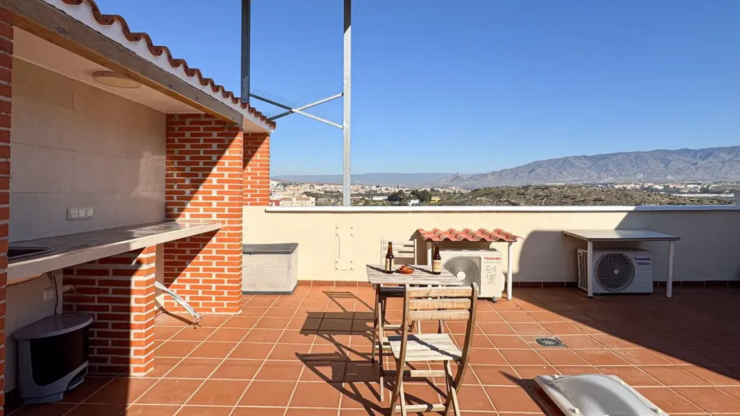 Spacious Triplex Apartment with 4 Bedrooms in Huércal de Almería - Image 3