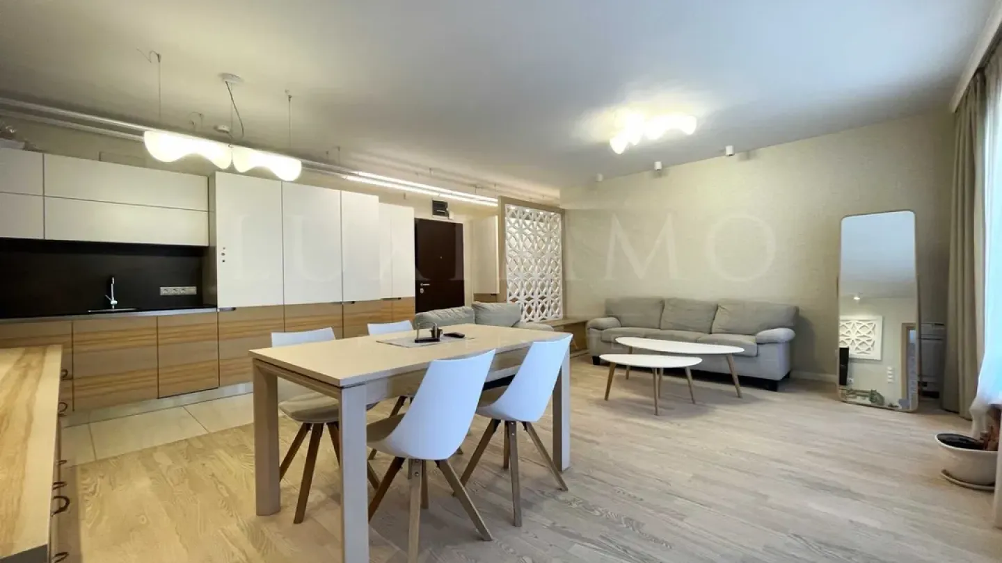 Spacious 2-Bedroom Apartment w/ Parking in Flora Park, Sofia - Image 1