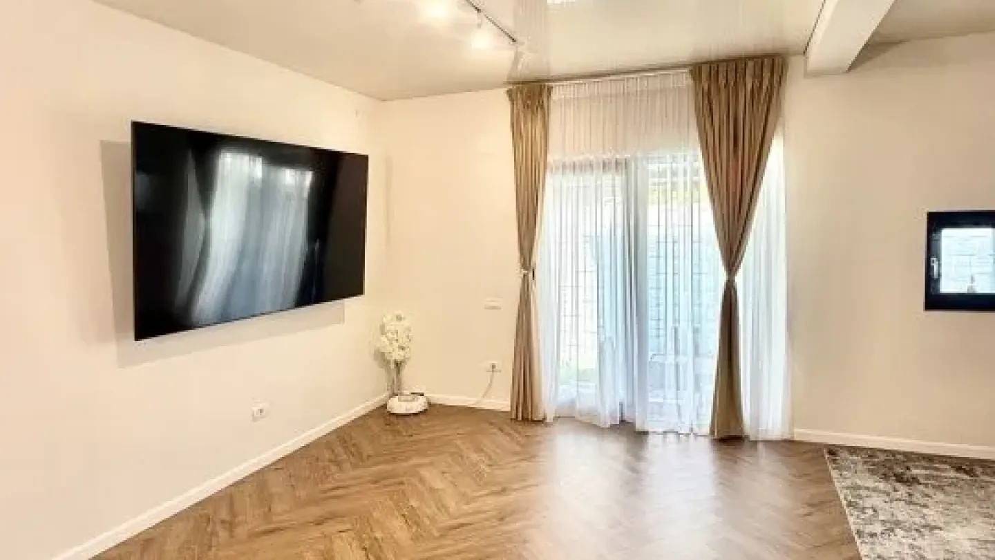 Spacious New 4-Bedroom Duplex House in Pantelimon, Romania - Image 3