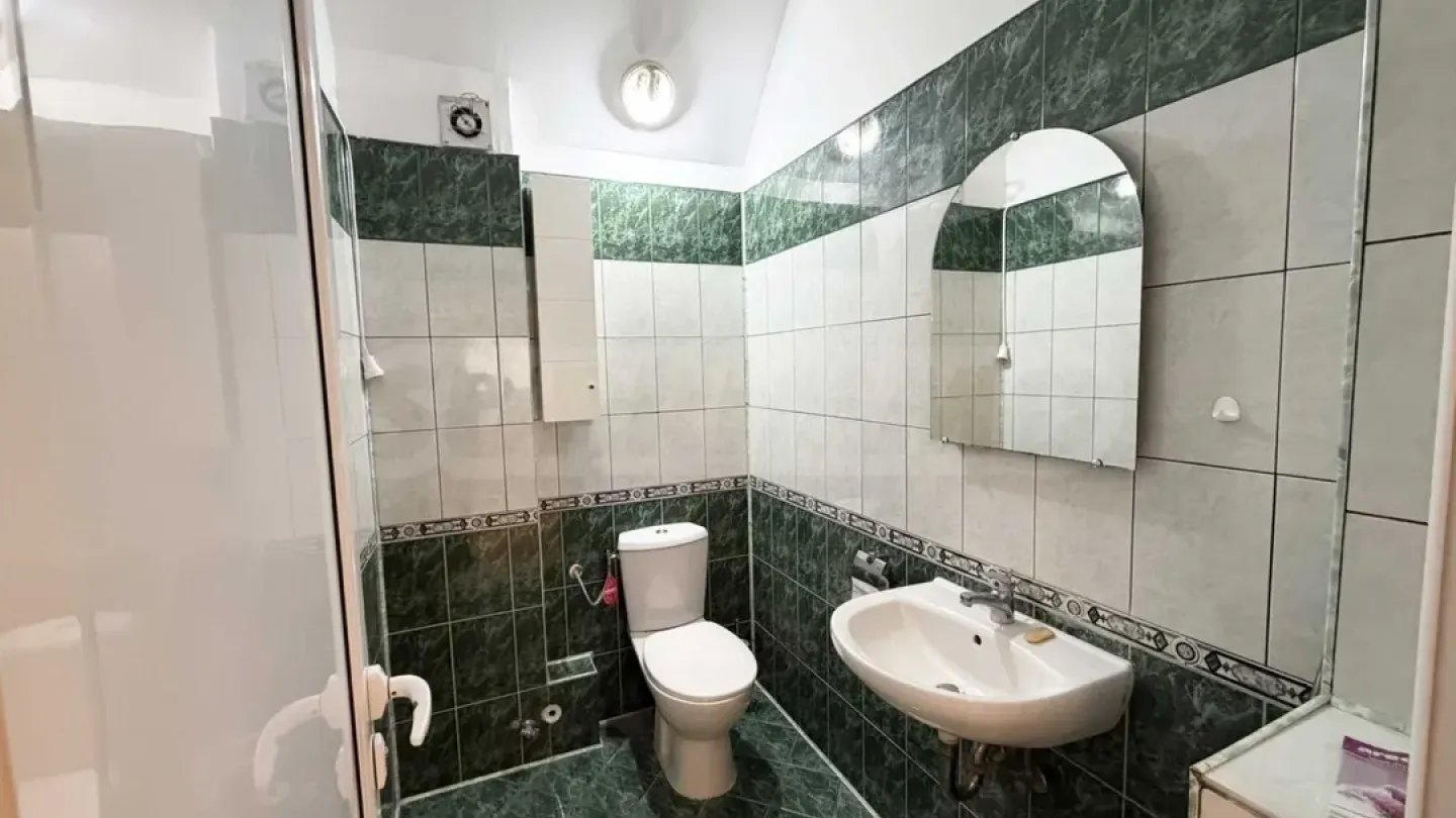 Spacious 3-Bedroom Apartment in Plovdiv, Bulgaria - Image 2