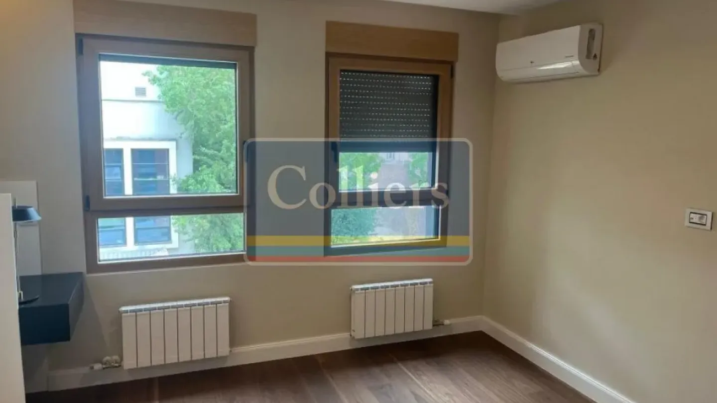 Spacious 4-Bedroom Apartment with Garage in Belgrade's Prime Location - Image 5