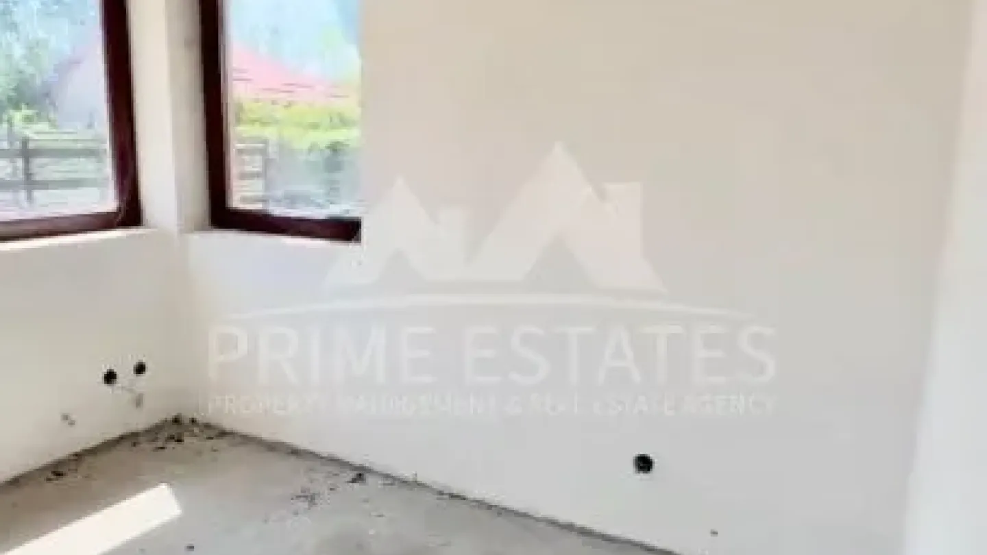 Spacious 4-Bedroom Villa with Land in Austrian Village, Crevedia - Image 5