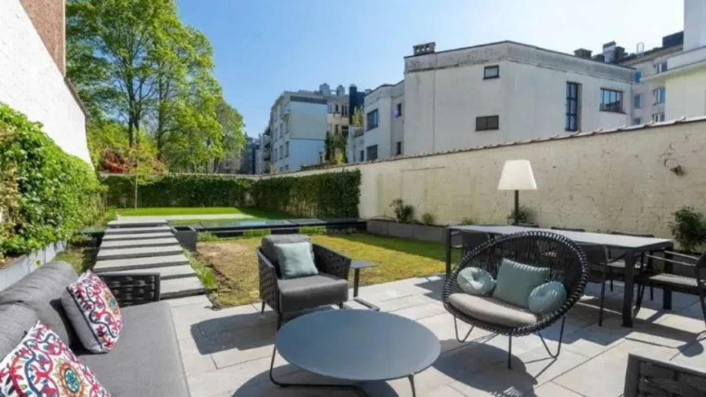 Luxurious Six-Bedroom Mansion with Pool & Elevator in Brussels - Image 5