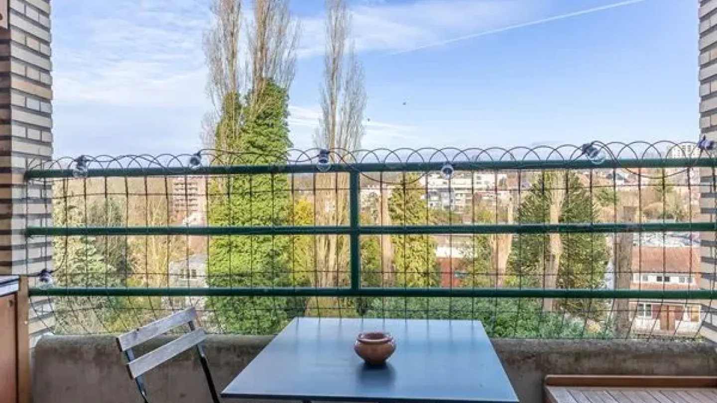 Spacious 3-Bedroom Apartment in Ukkel – Low Charges, Bright & Ready! - Image 3