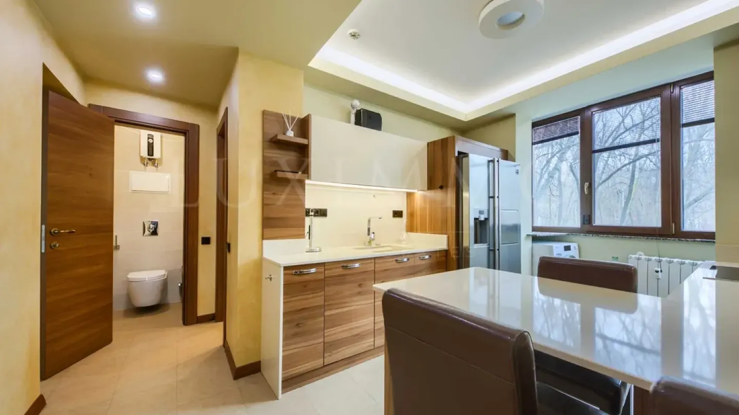 Spacious Two-Bedroom Apartment Near Borisova Garden - Image 5