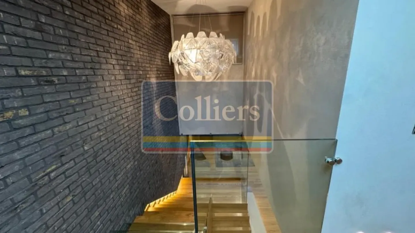 Luxurious Penthouse Apartment with Stunning Views in Belgrade's Vračar - Image 4