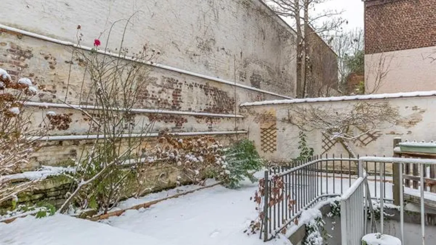 Charming 1-Bedroom Apartment with Terrace in Saint-Gilles, Belgium - Image 4
