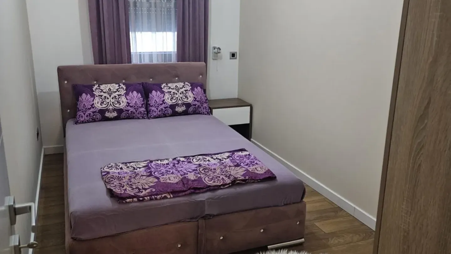 Spacious 4-Bedroom House with Garden and Garage in Novi Beograd - Image 4