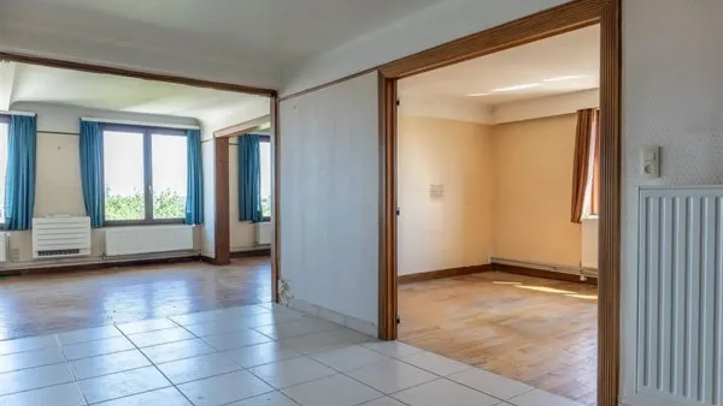 Top Floor Apartment with Stunning Views in Forest – 3 Bedrooms - Image 1