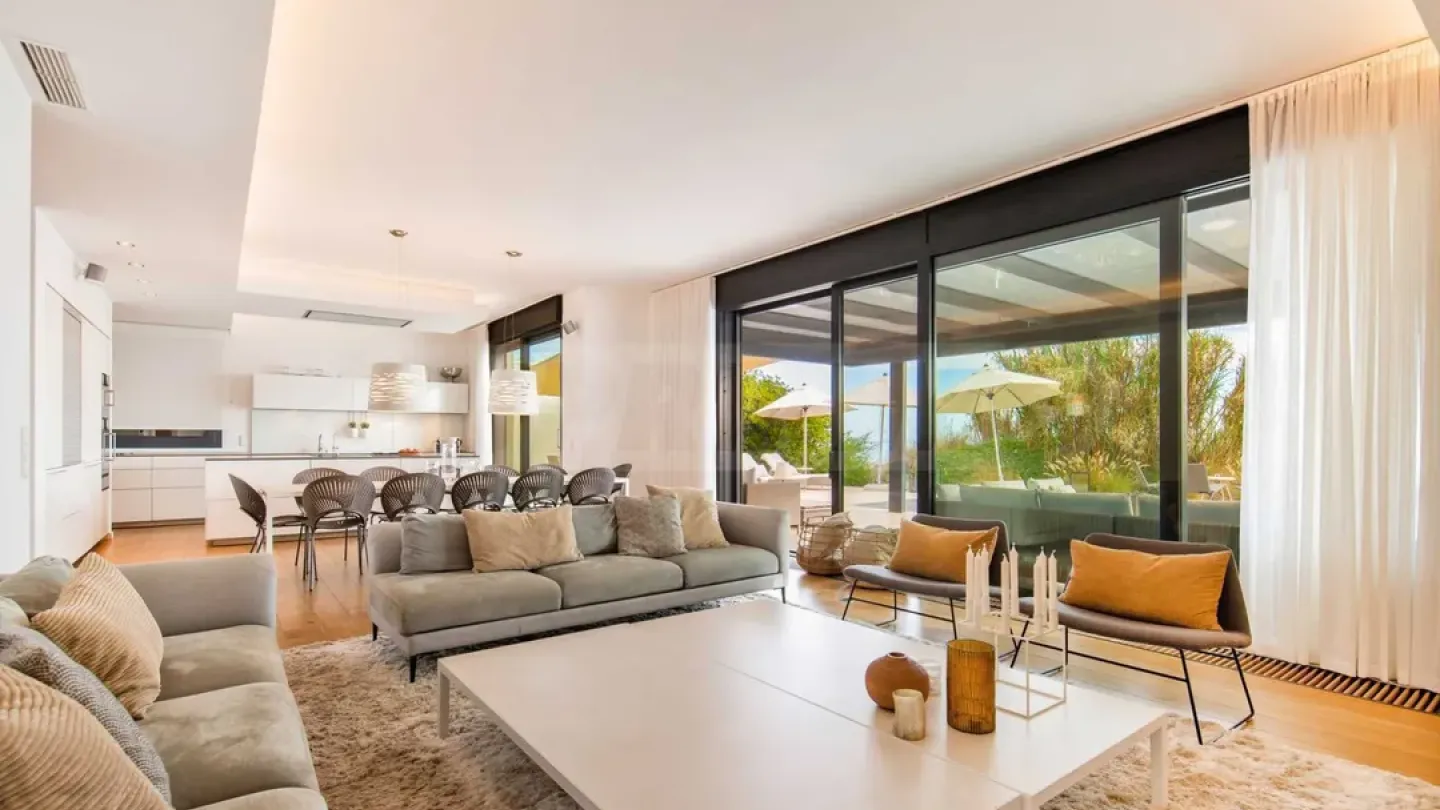 Luxury Marbella Villa - Oceanfront Paradise - Image 1