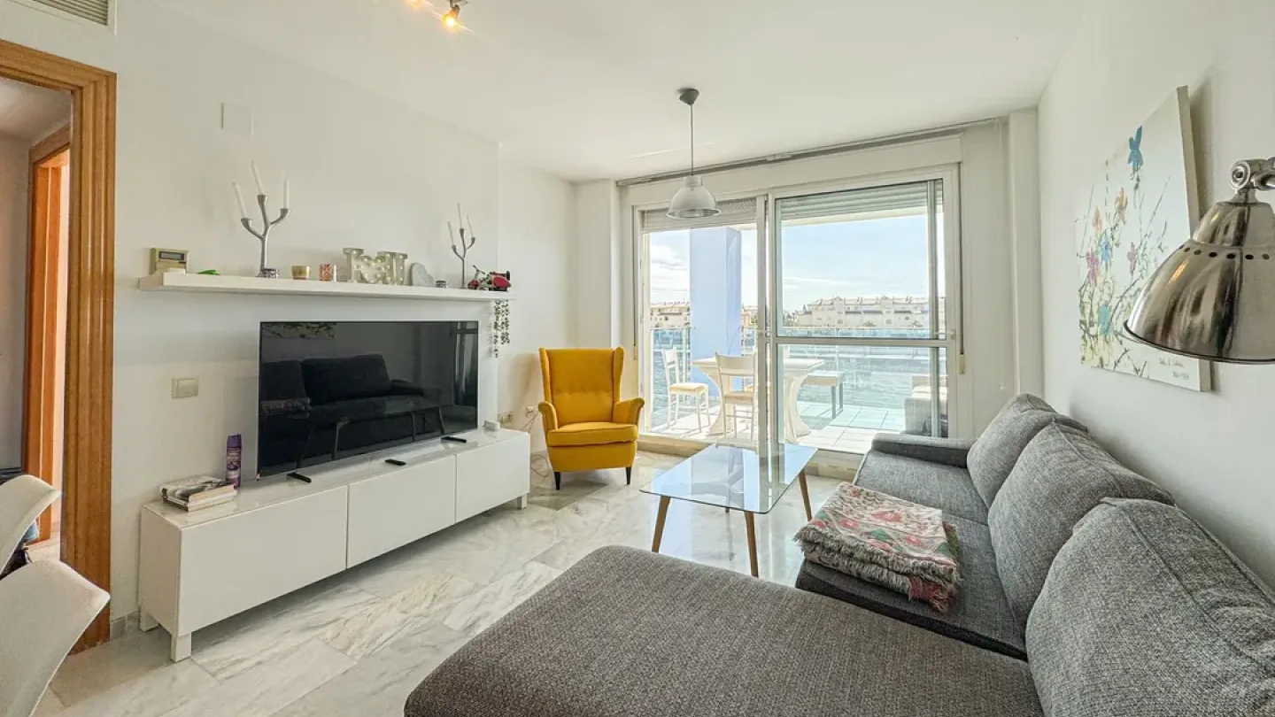 Spacious 2-Bedroom Apartment with Sea Views in Marina Serena Golf - Image 1