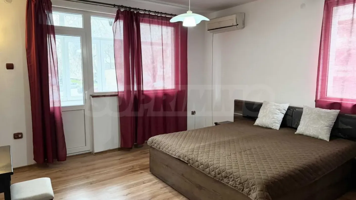 Spacious 3-Bedroom Apartment in Plovdiv, Bulgaria - Image 1