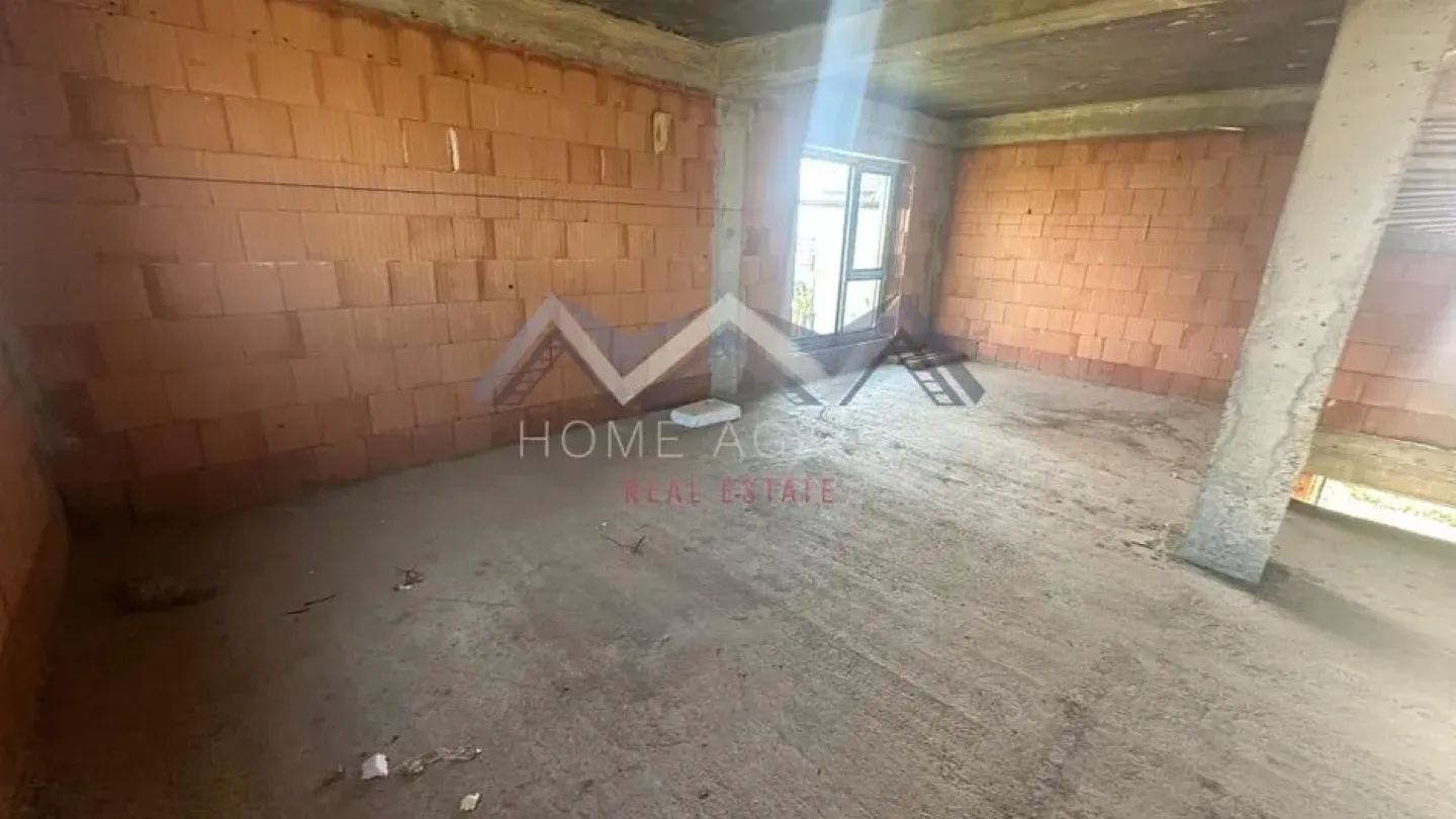 Modern Family Home in Otopeni with Spacious Mansard - Image 2