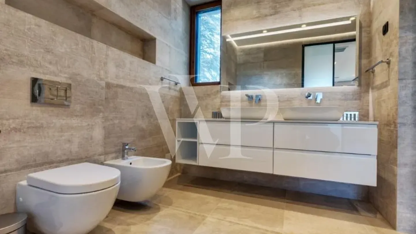 Spacious Luxury Apartment in Prime Belgrade Location, 3 Bedrooms - Image 3