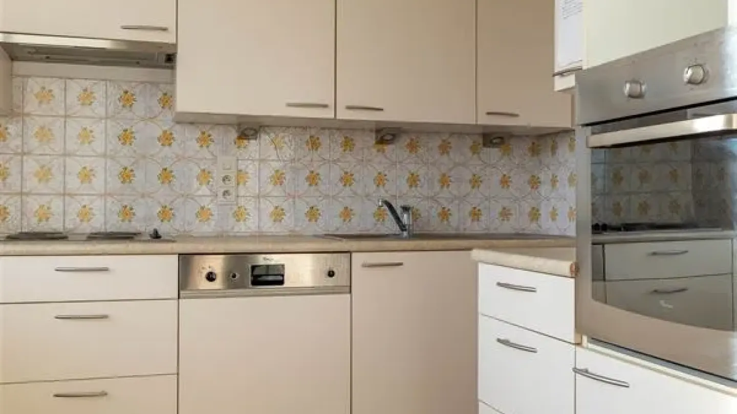 Exceptional City View Penthouse with Terrace in Sint-Jans-Molenbeek - Image 3