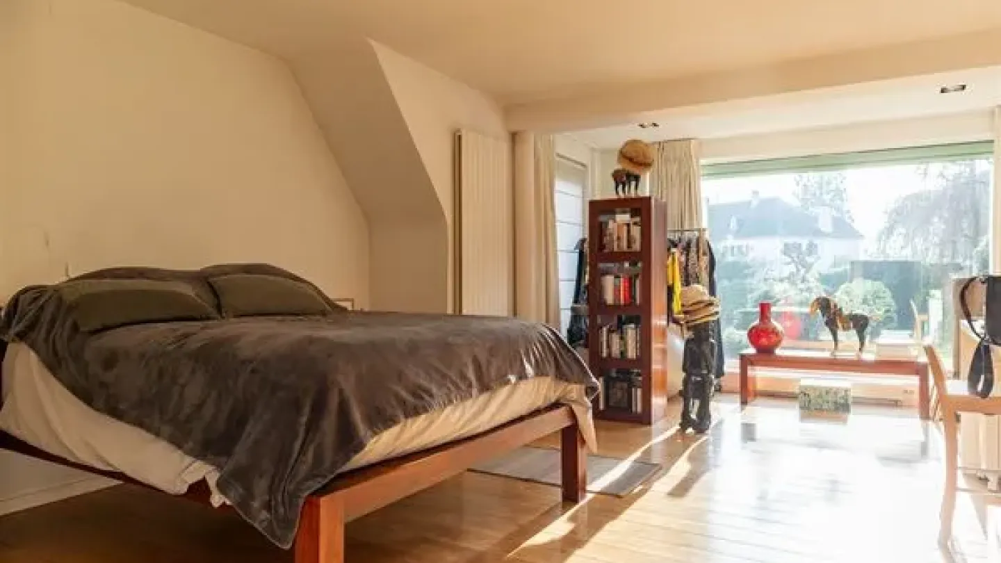 South-Facing Villa with Five Bedrooms and Garden in Ukkel - Image 5