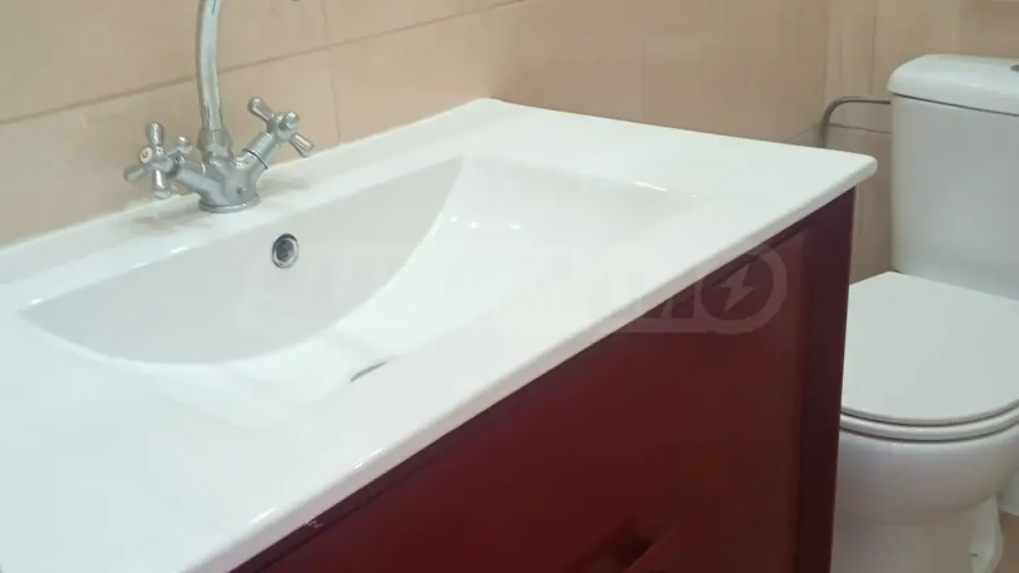 Spacious 3-Bedroom Fully Furnished Apartment in Almansa, Spain - Image 5