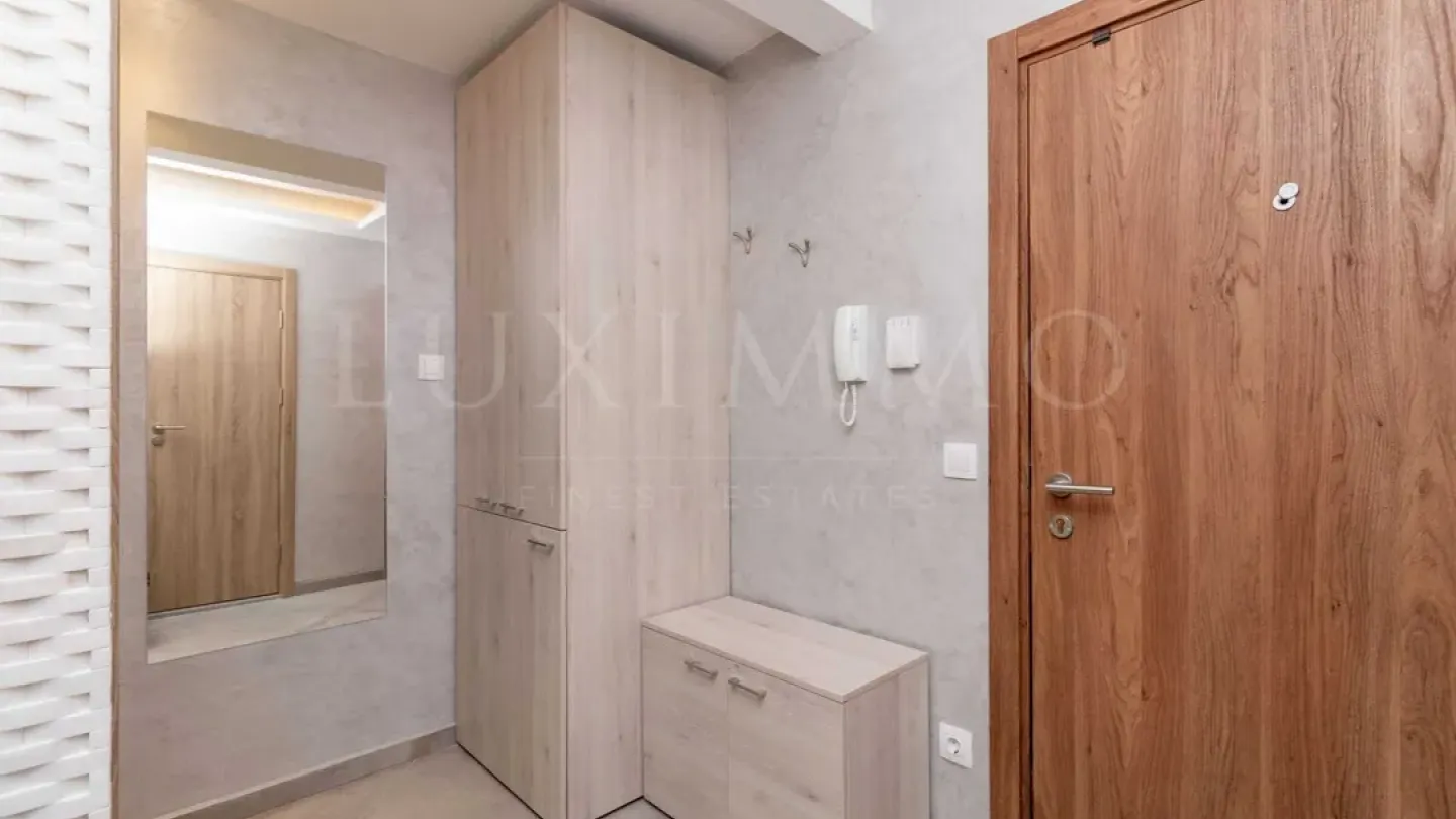 Stylish Fully Furnished 1-Bedroom Apartment with Parking in Varna Center - Image 5