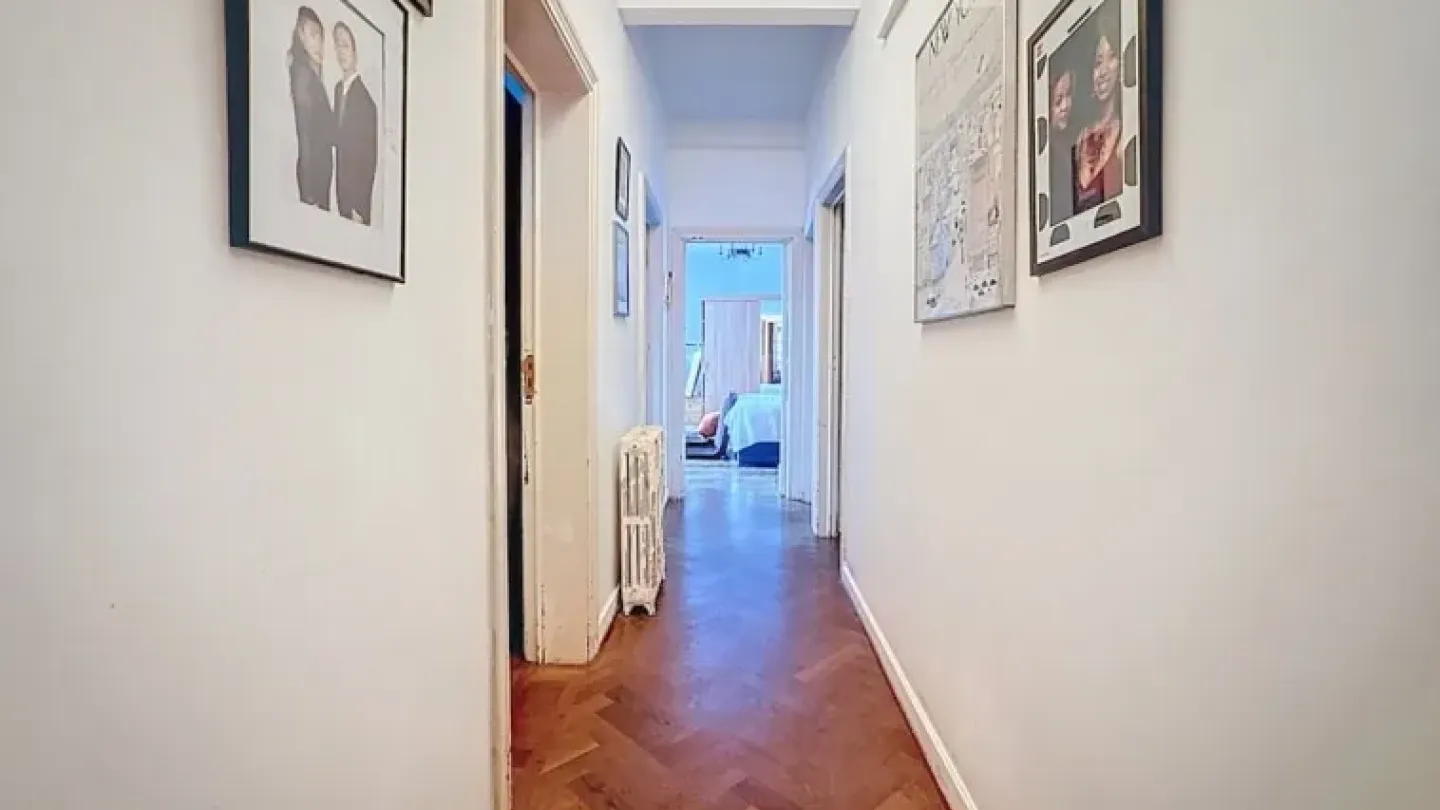 Spacious Brussels Apartment with Balcony – Ideal Location, 139m2 - Image 1