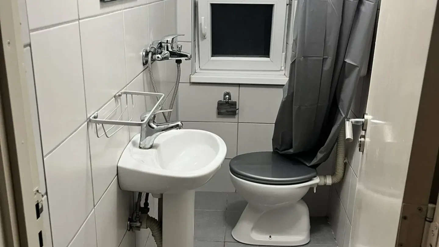 Spacious 10-Bedroom Apartment with Terrace Near Belgrade Highway - Image 4