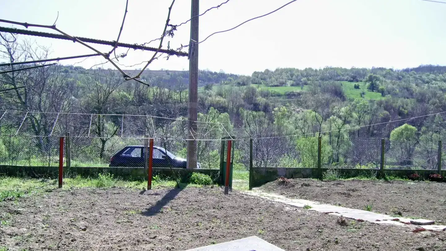 Charming South-Facing House with Land in Picturesque Vidin Region, Bulgaria - Image 5