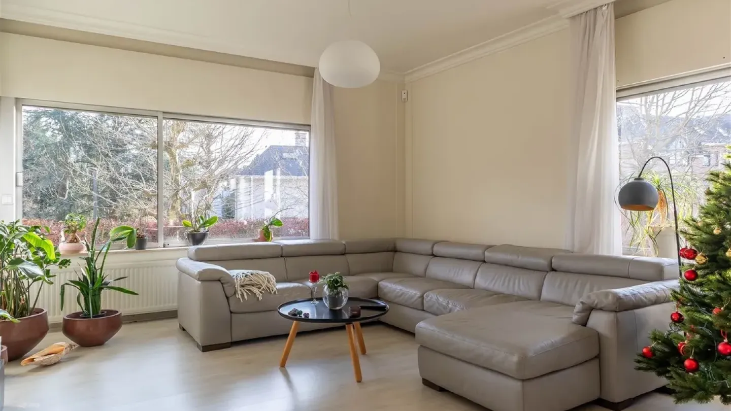 Spacious Ground Floor Apartment in Ukkel – Near Parc du Wolvendael - Image 2