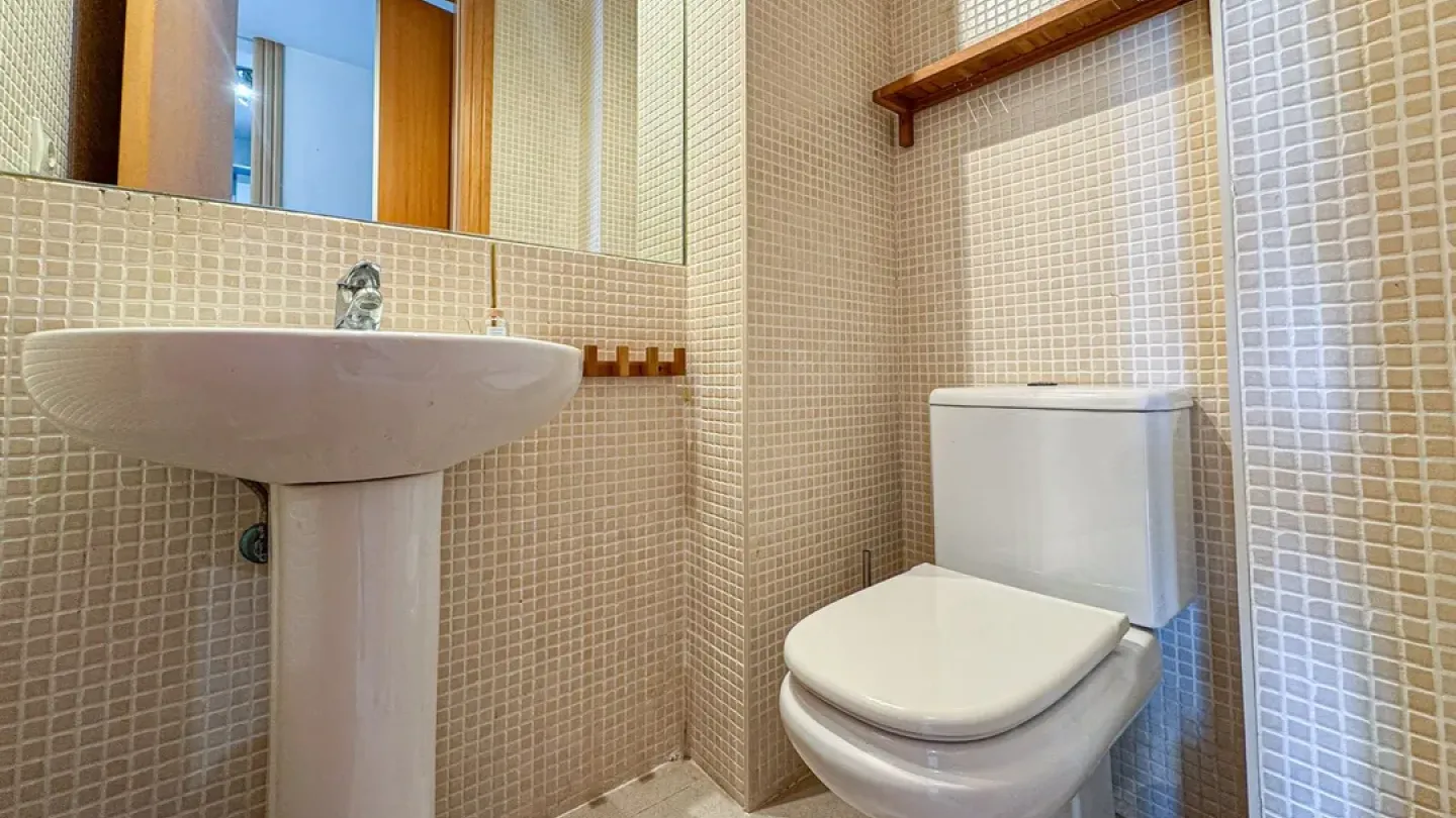 Spacious 2-Bedroom Apartment with Sea Views in Marina Serena Golf - Image 3